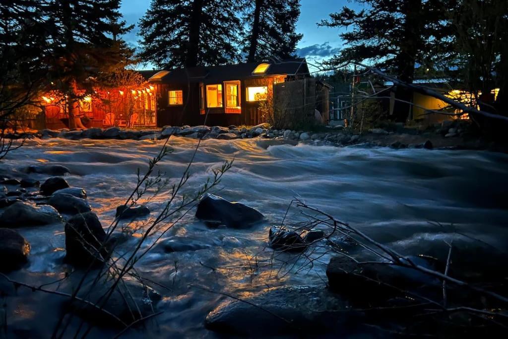 Thorpe On The Water. Creekside Nederland Cabin. 외부 사진