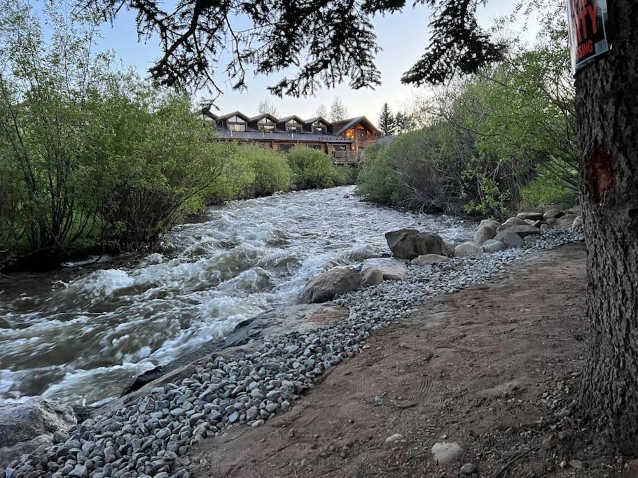 Thorpe On The Water. Creekside Nederland Cabin. 외부 사진