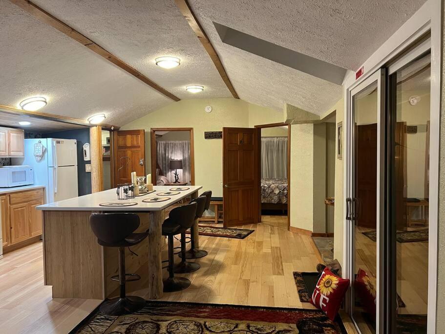Thorpe On The Water. Creekside Nederland Cabin. 외부 사진