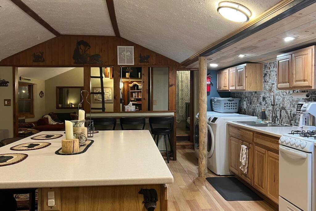 Thorpe On The Water. Creekside Nederland Cabin. 외부 사진