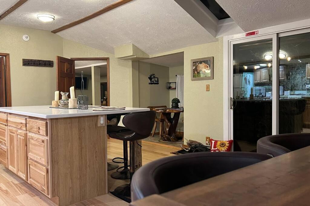 Thorpe On The Water. Creekside Nederland Cabin. 외부 사진