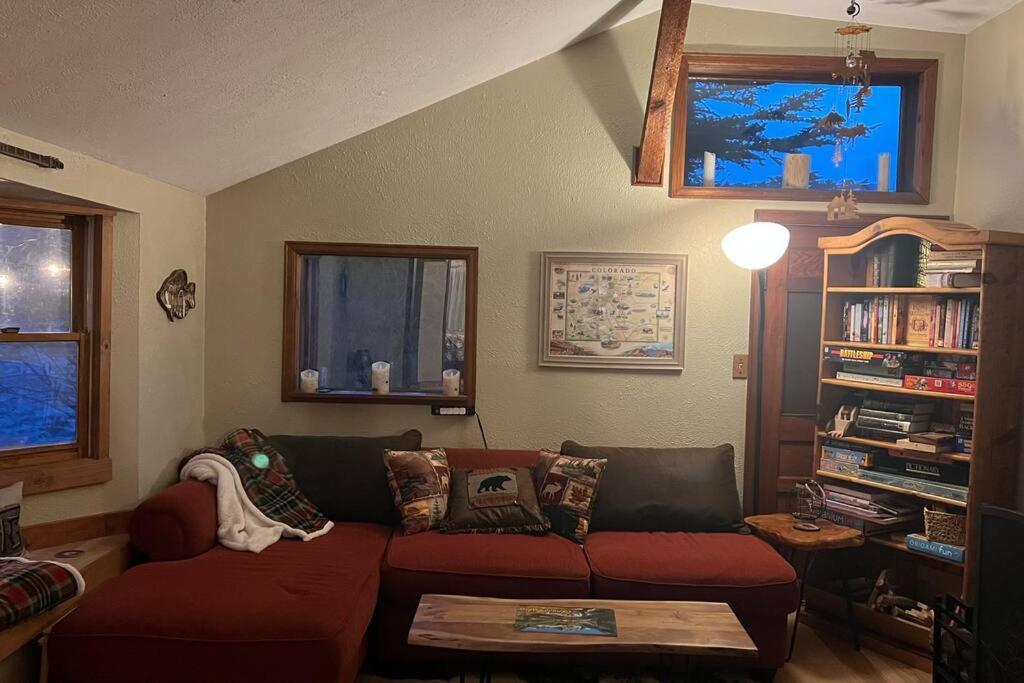 Thorpe On The Water. Creekside Nederland Cabin. 외부 사진