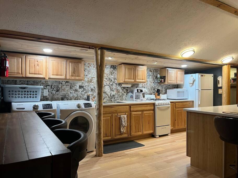 Thorpe On The Water. Creekside Nederland Cabin. 외부 사진